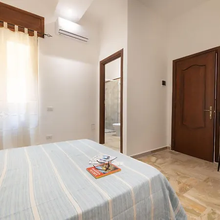 Ac, Seaside Apartman *